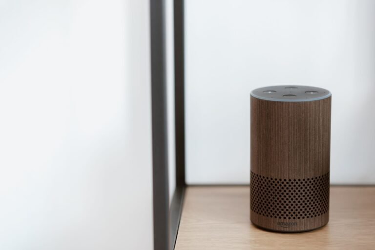 Alexa vs Siri vs Google Assistant : Which is Better?
