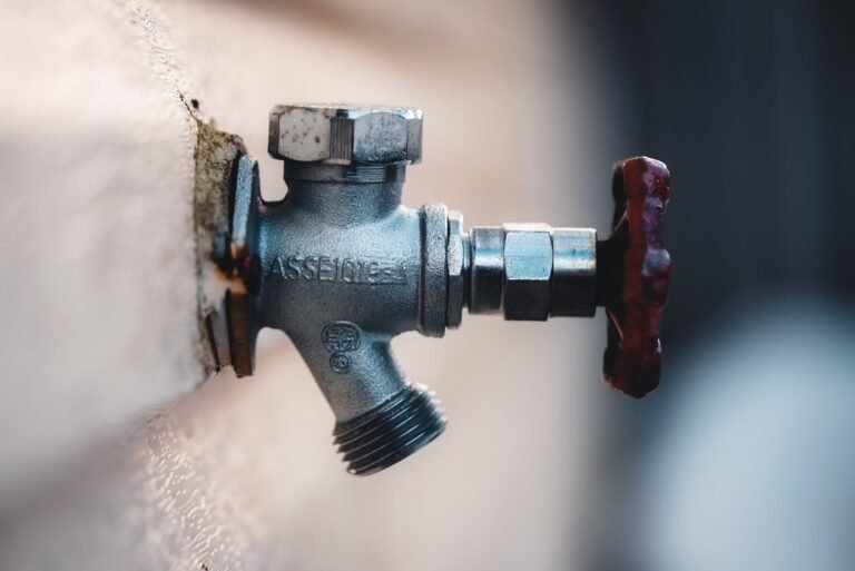 Best Water Leak Sensors for Basements: WiFi vs Thread vs Zigbee Performance - smarthomegearreviews